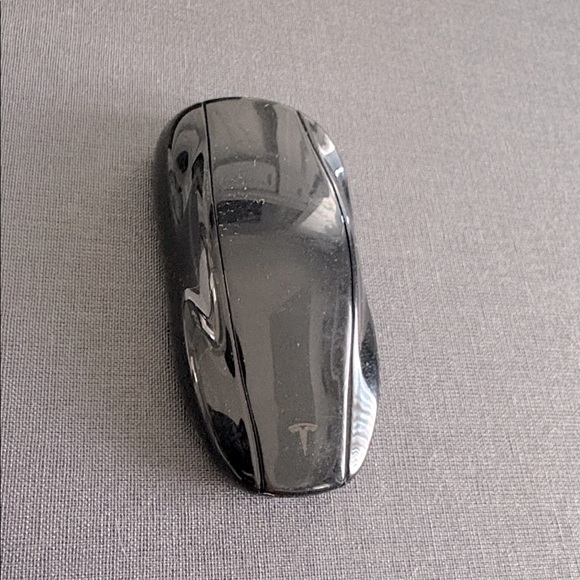 TESLA Model S Key Fob - Picture 4 of 9